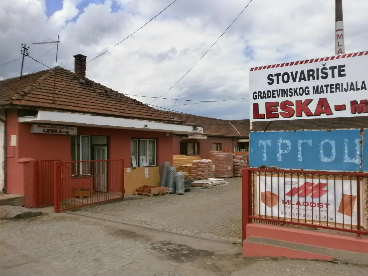 Majstori STOVARIŠTE GRAĐEVINSKOG MATERIJALA LESKA-M